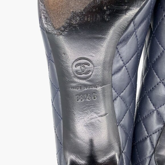 Chanel Camellia Cap Toe Pumps Navy Quilted Leather Low Heel Size 38.5 C US 7.5-8 - Picture 16 of 16